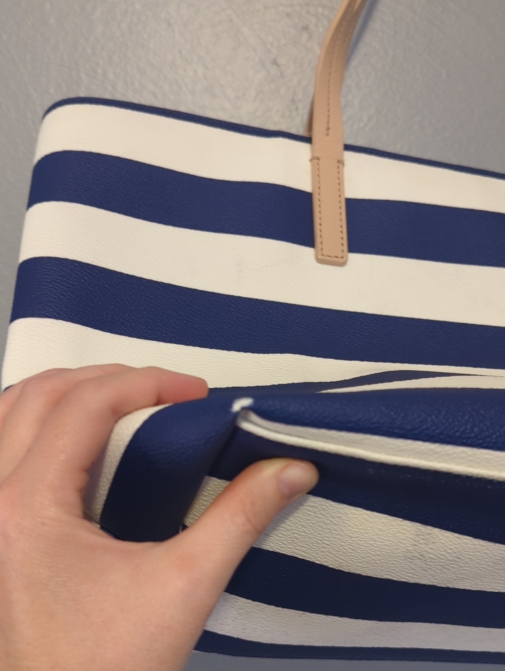 Kate Spade New York Cow Leather Tote Bag White And Navy Stripe With Keychain - Picture 12 of 16
